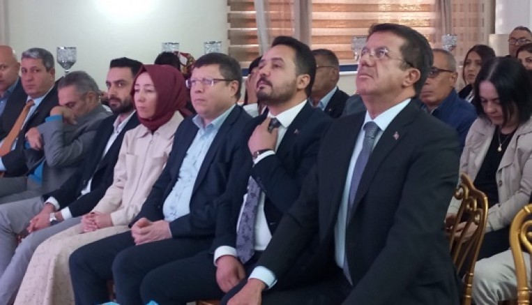 AK PARTİ GENEL BAŞKAN YARDIMCISI ZEYBEKÇİ MERKEZ İLÇE KONGRESİNE KATILDI. 