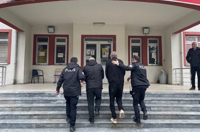 İSTANBUL'DAN GETİRDİKLERİ UYUŞTURUCUYU SATMAK İSTERKEN YAKALANDILAR.