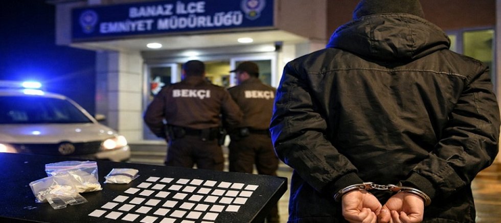 Banaz’da Gece Kartallarından Uyuşturucu Operasyonu...