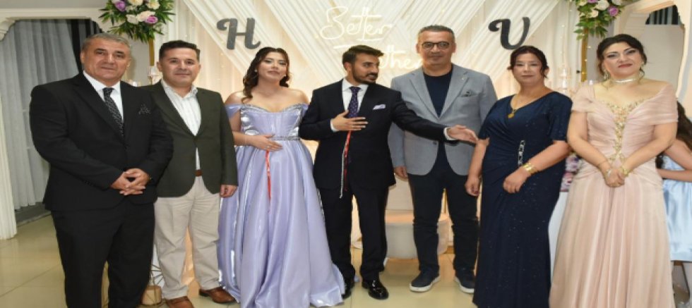 Mimar Umut İbrahim Demiröz ve Doktor Hande Gündüz Nişanlandı
