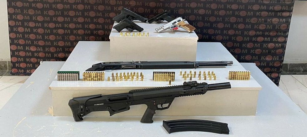 SOSYAL MEDYA'DAN PAYLAŞILAN SİLAHLAR RUHSATSIZ ÇIKTI 3 TUTUKLAMA.