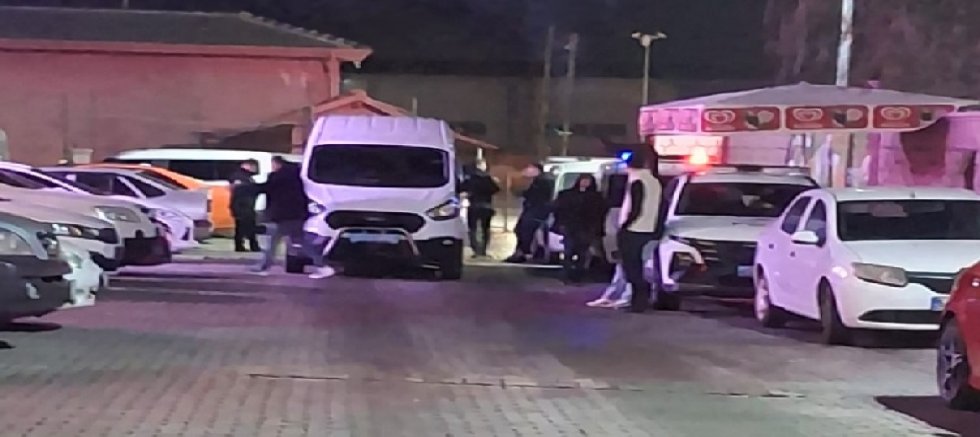 UŞAK BARLAR SOKAĞINDA SİLAHLI SALDIRI 1 YARALI.