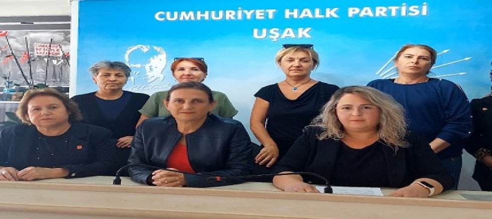 UŞAK CHP KADIN KOLLARI KADINLAR GÜNÜ DOLAYISIYLA BASIN AÇIKLAMASI YAPTI.