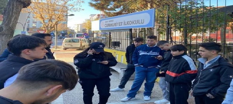 UŞAK EMNİYETİNDEN OKUL ÇEVRELERİNDE SIKI DENETİM