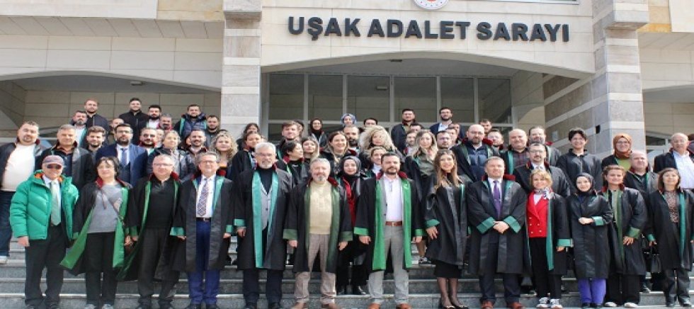 UŞAK'TA AVUKATLAR GÜNÜ DÜZENLENEN TÖRENLE KUTLANDI.