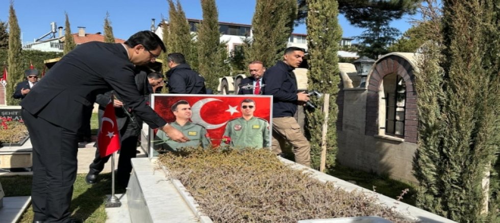 UŞAK'TA ÇANAKKALE ŞEHİTLERİ SADE BİR TÖRENLE ANILDI.
