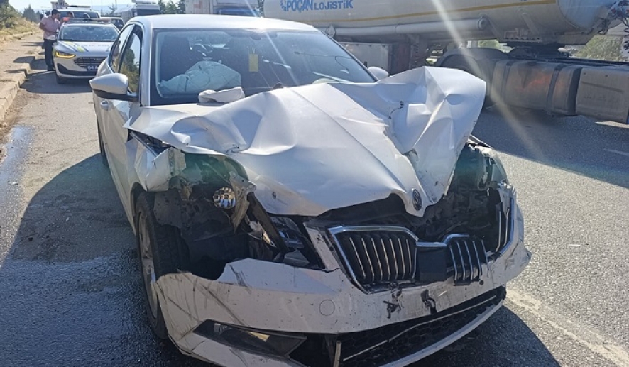 UŞAK'TA MEYDANA GELEN KAZA'DA 4 KİŞİ YARALANDI.