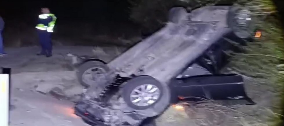 UŞAK'TA TAKLA ATAN ARACIN SÜRÜCÜSÜ YARA ALMADAN KURTULDU.