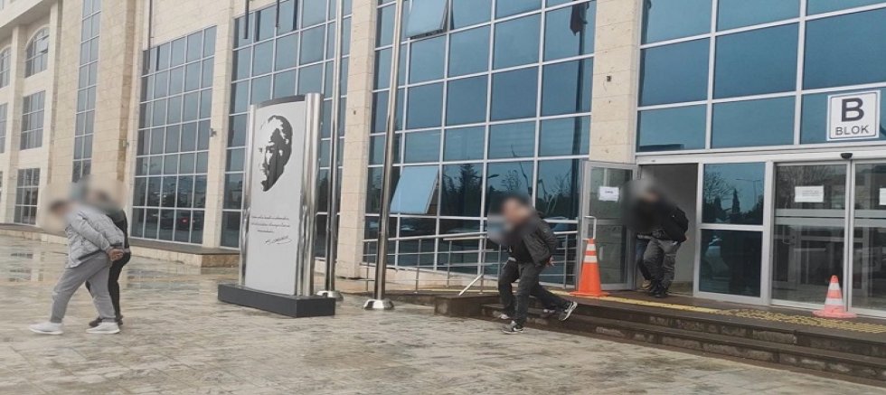 UŞAK'TA UYUŞTURUCU OPERASYONU 3 TUTUKLAMA.