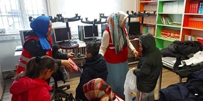 KIZILAY UŞAK'TA ÖĞRENCİLERİN İÇİNİ ISITTI.