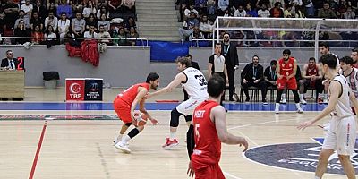 POTANIN GALİBİ 65 SAYI İLE SİYAH KIRMIZILILAR !