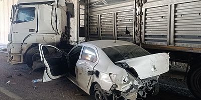 UŞAK'TA ALT GEÇİT'TE MEYDANA GELEN KAZA UCUZ ATLATILDI.