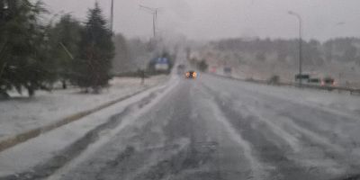 UŞAK'TA DOLU YAĞIŞI HAYATI FELÇ ETTİ.