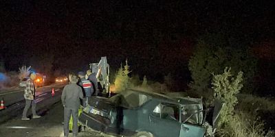 UŞAK'TA KEPÇE İLE OTOMOBİL ÇARPIŞTI MUHTAR HAYATINI KAYBETTİ.