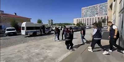 UŞAK'TA POLİS'İN YAPTIĞI ÇALIŞMALARDA YAKALANAN 5 KİŞİ TUTUKLANDI.