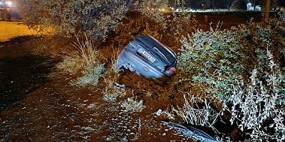 UŞAK'TA TIRIN SIKIŞTIRDIĞI ARAÇ'TA Kİ 2 ÇOCUK KAZADAN YARALI OLARAK KURTULDU.