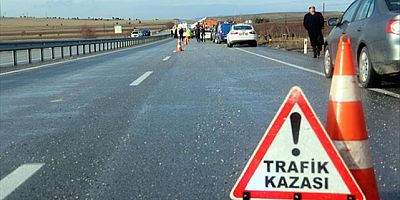 UŞAK'TA TRAFİK KAZASI 1 KADIN HAYATINI KAYBETTİ