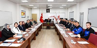 UŞAK'TA YILBAŞI GÜVENLİK TEDBİRLERİ TOPLANTISI YAPILDI