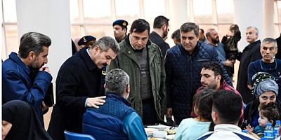 Vali Dr. Turan Ergün Depremzede Ailelerle Bir Araya Geldi