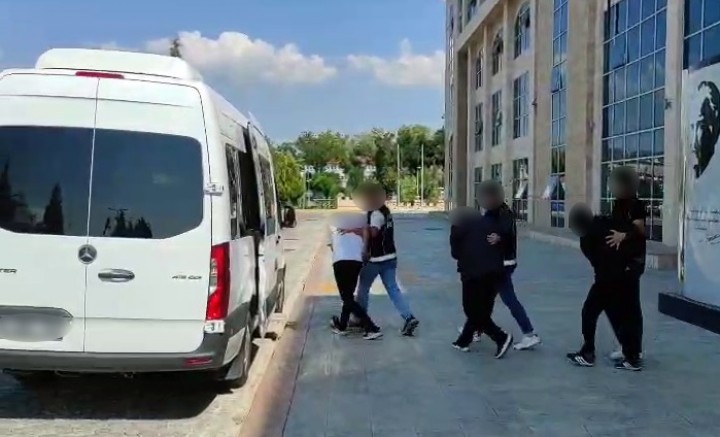 UŞAK EMNİYETİ'NDEN TACİRLERE DARBE 17 TUTUKLAMA