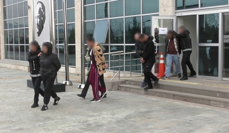 UŞAK'TA GERÇEKLEŞTİRİLEN UYUŞTURUCU OPERASYONUNDA 2 KİŞİ TUTUKLANDI.