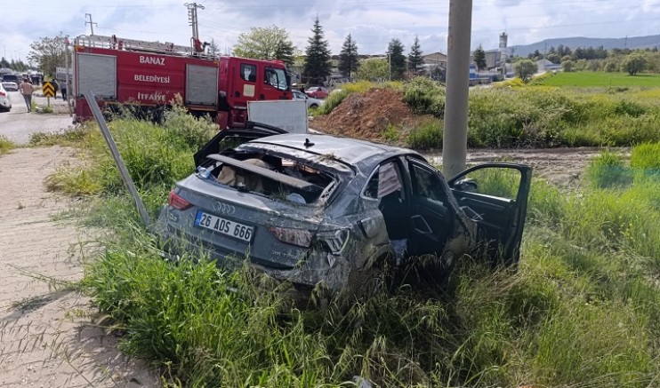UŞAK'TA KORKUNÇ KAZA 6 YARALI