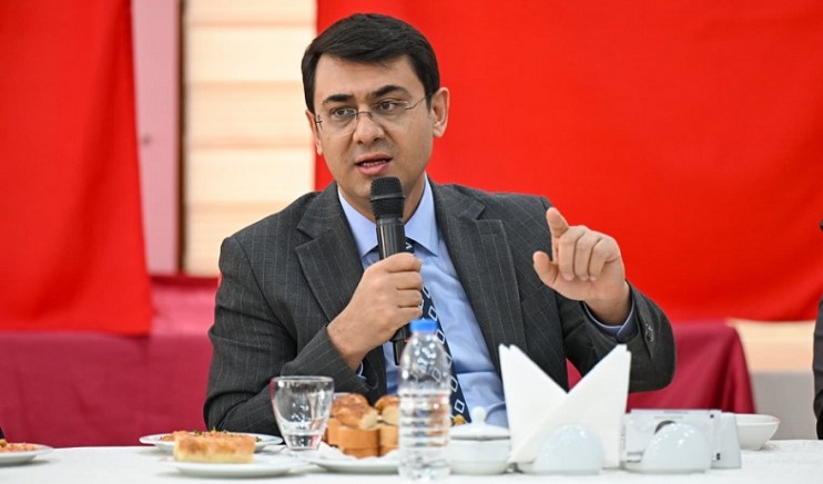 UŞAK VALİSİ SERDAR KARTAL BASIN MENSUPLARIYLA BİR ARAYA GELDİ.